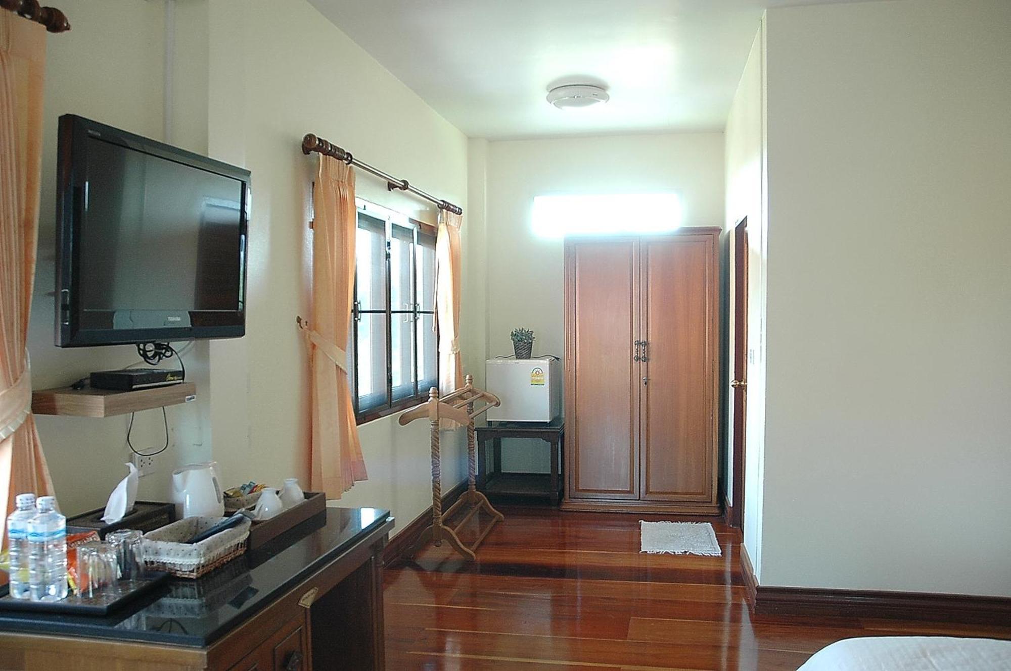 Thararin Villa Ban Doem Bang Номер фото