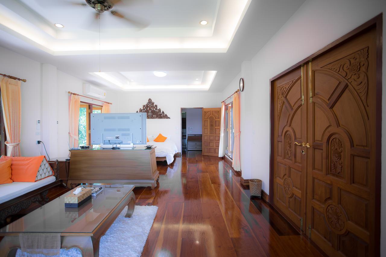 Thararin Villa Ban Doem Bang Номер фото