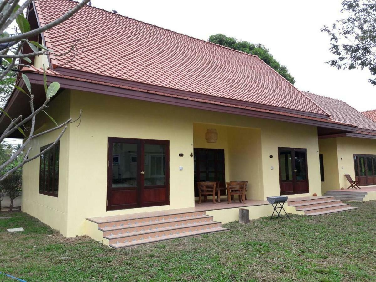 Thararin Villa Ban Doem Bang Екстер'єр фото